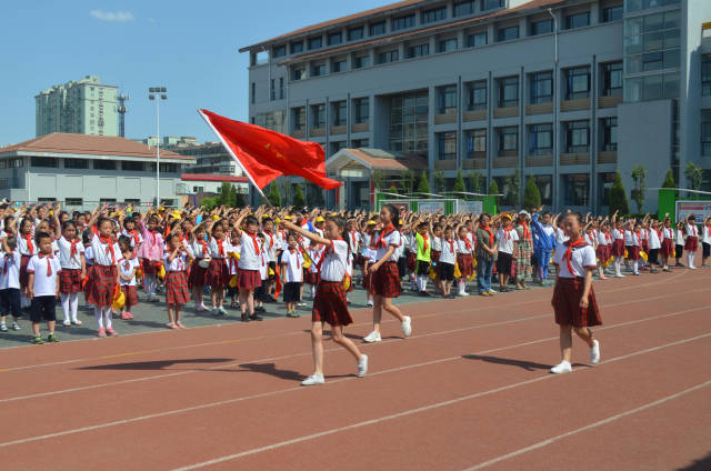【直通校园】万柏林区和平北路二校举行"你好,新时代"新队员入队仪式
