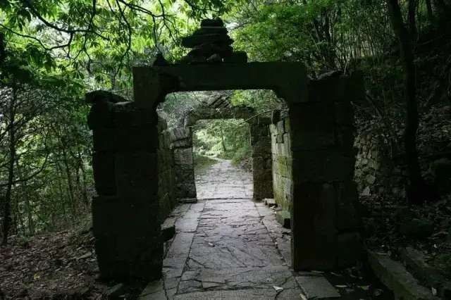 牯牛降風景區/殷家匯/牛頭山——仙寓山景區古徽道——仙寓山景區大山