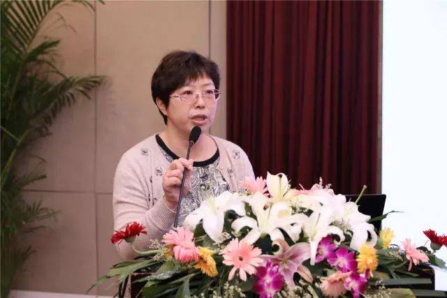 常州市中医医院李淑萍教授以"经方体质观治疗pcos不孕"为题进行了学术