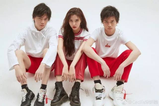 张一山宋妍霏恋情曝光?情侣间暗戳戳秀恩爱的同款竟都被扒出来!