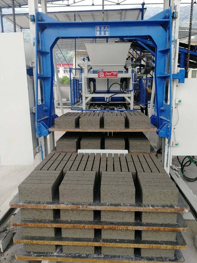 全自动水泥砖制砖机之砖坯企业的需求
