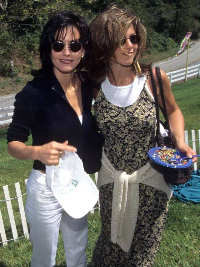 老友记 | 瑞秋终于要当莫妮卡的伴娘啦! 谁说她俩是塑料姐妹情的?