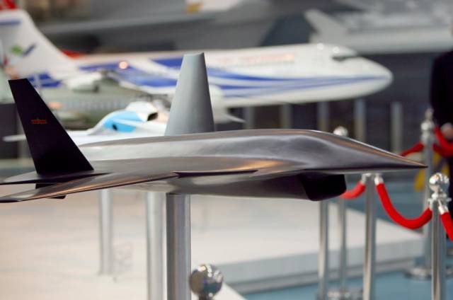 歼-20要成过气网红?沈飞暗箭隐形无人作战飞机全尺寸模型亮相