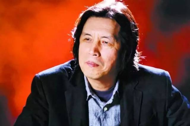沉寂八年,这位韩国诗人导演再次燃烧