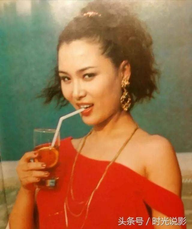 看到58岁普超英年轻时的照片,才知道什么叫判若两人,变化真大_手机