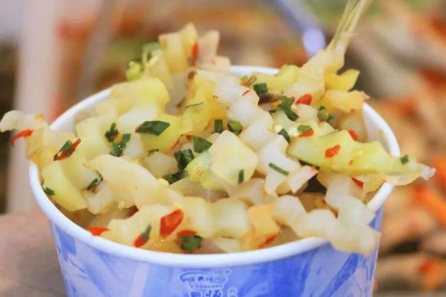 口感 微微有些脆 柠檬,香柳等作料相融合 洋芋 清香,酸辣 别样的洋芋