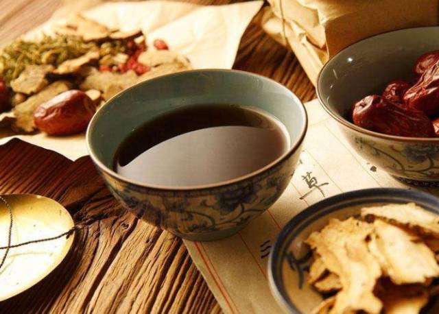 老中医治肝郁湿热脾虚,老中医最怕肝胆湿热,肝郁脾虚兼湿热_大山谷图库