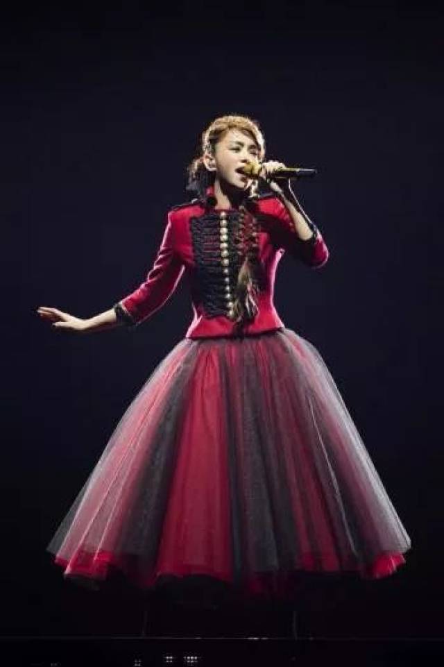 今日话题| 日本“流行乐坛女王”安室奈美惠隐退：最后演唱会连唱30