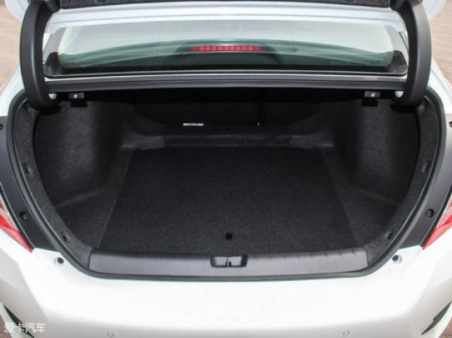 刚上班就想买车? 看看这4款和不和胃口