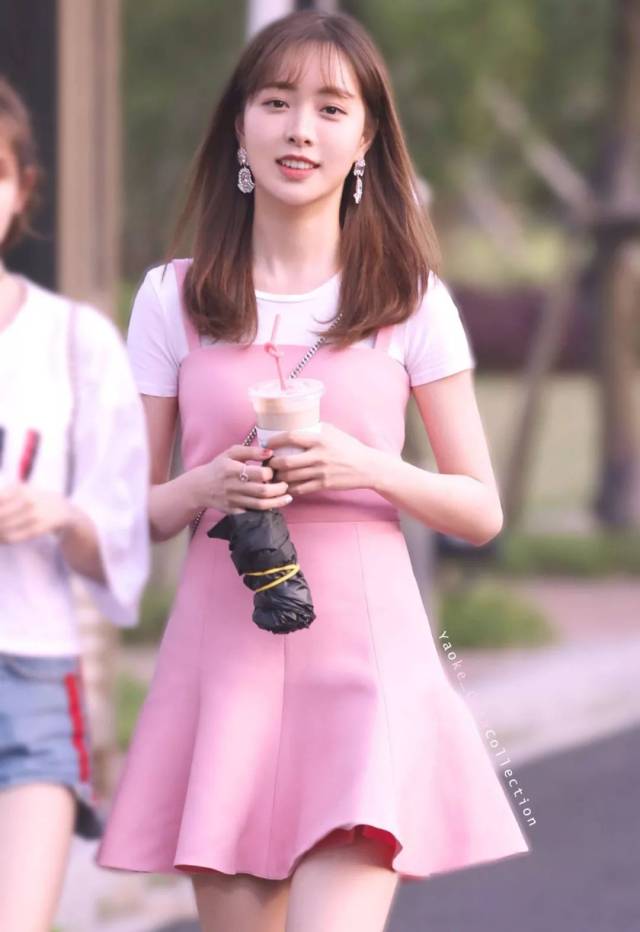 粉红色裙装的赵尧珂 就像仙女下凡一样,怎么甜怎么美