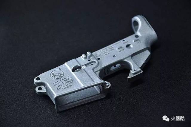 个火器酷微店新上架的小玩意吧,colt m4a1步枪下机匣小比例模型开瓶器