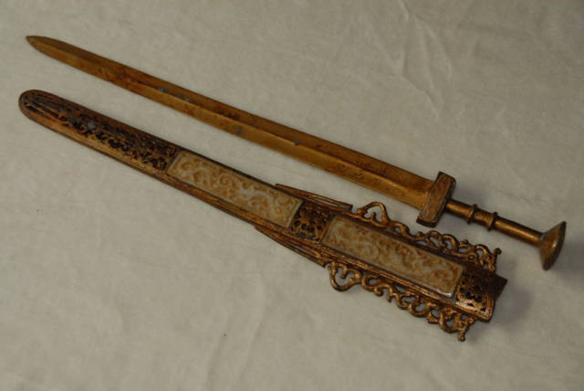 此剑称霸春秋,两千年不锈,原来用了电镀技术,难道春秋能发电?_手机搜