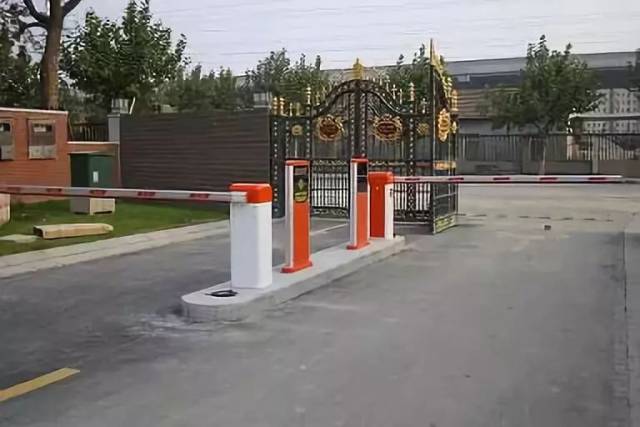 (图片来自网络) 5 安全设施改造: (1) 小区内住宅楼栋(单元)应设置