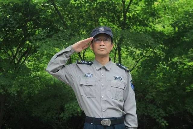 常理工这位会弹吉他的门卫大叔,你知道吗?人可以平凡,但不可以平庸