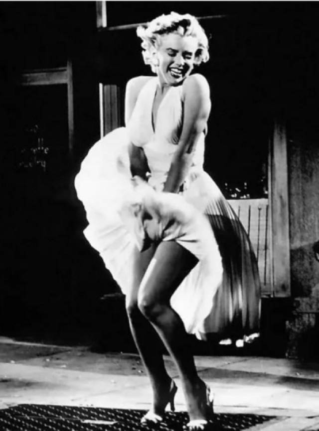 90多年前的6月,一位"性感女神"降落凡间