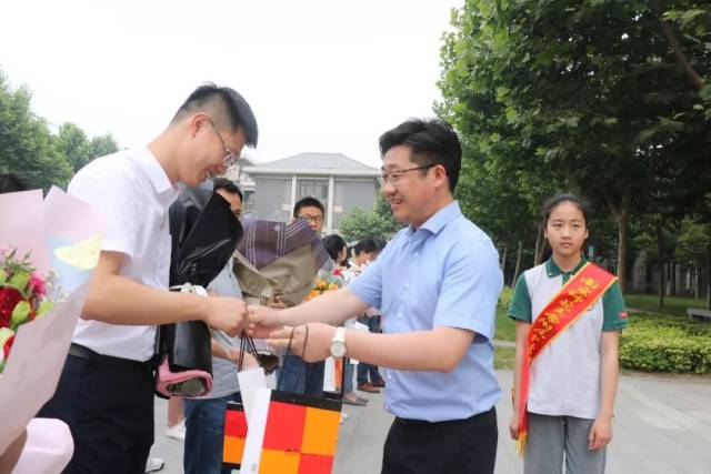 老班,我们爱您—南师附中宿迁分校初中部第六届班主任节