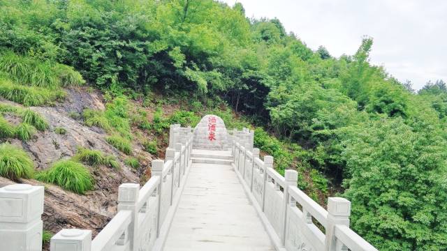 江西省撫州市臨川區與金溪縣交界處-靈谷峰