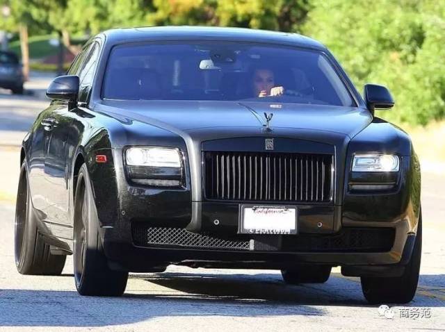 奢华座驾数不清,越酷炫越好 看完不走寻常路的豪宅,再来看看卡戴珊