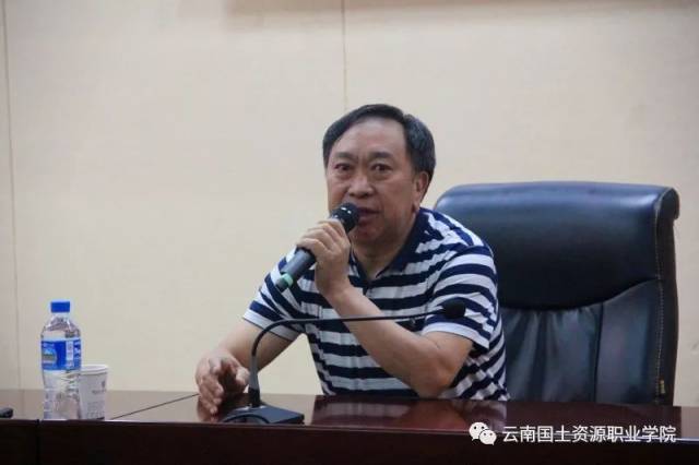 同时,李华老师列举了成功人士李光强的事例,他每分钟328字的打字速度