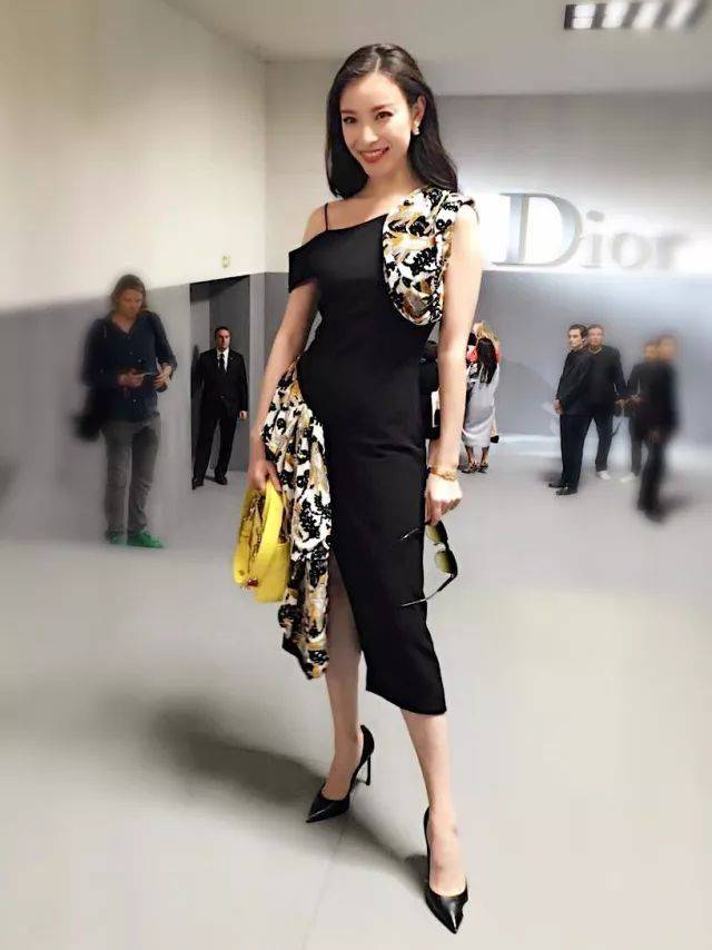 什么站姿最优雅? 身材逆天的超模们, 竟然都是这么"站"出来的?