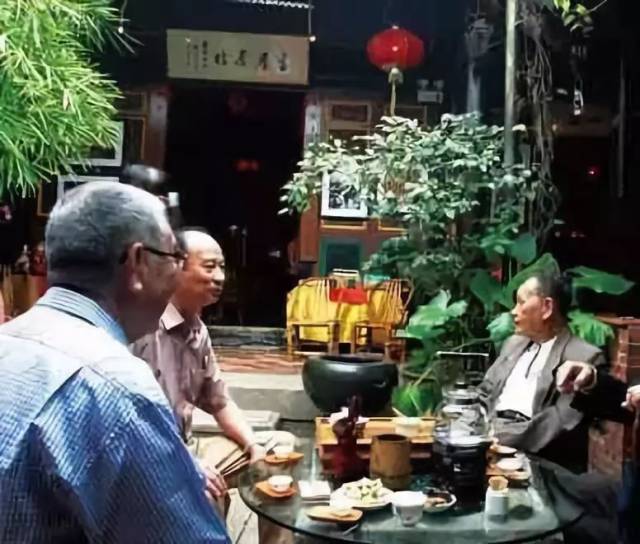 清代查为仁《莲坡诗话》中有一首诗:书画琴棋诗酒花,当年件件不离它