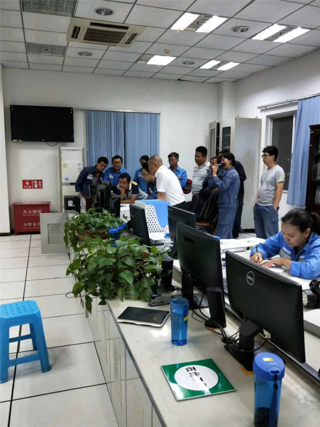 南网云南德宏供电局500千伏变电站深夜两点完成预试定检送电工作