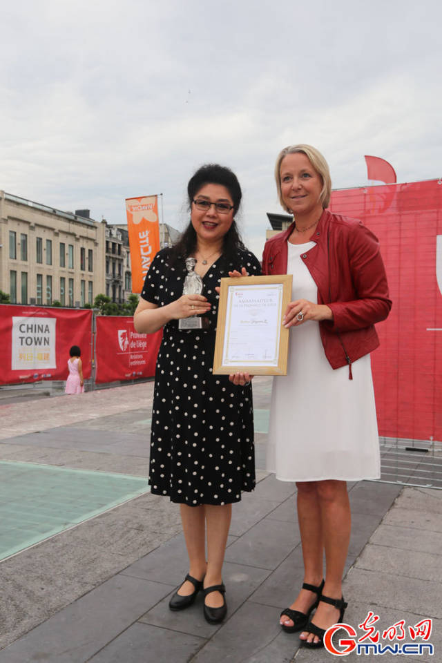 著名华人歌唱家李静娴被列日省授予"列日省民间大使"称号.