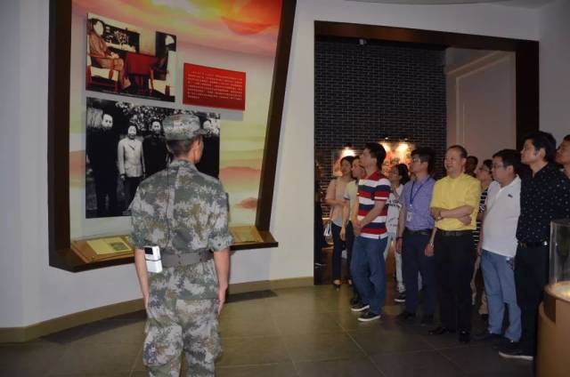 南京路上好八连是中国人民解放军上海警备区特务团三营第八连,也是