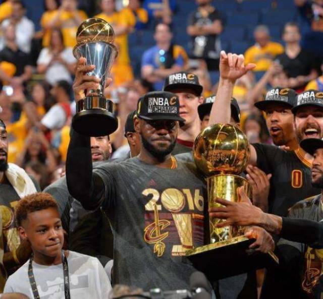 21世纪NBA总决赛MVP表现片名!06年韦德排第