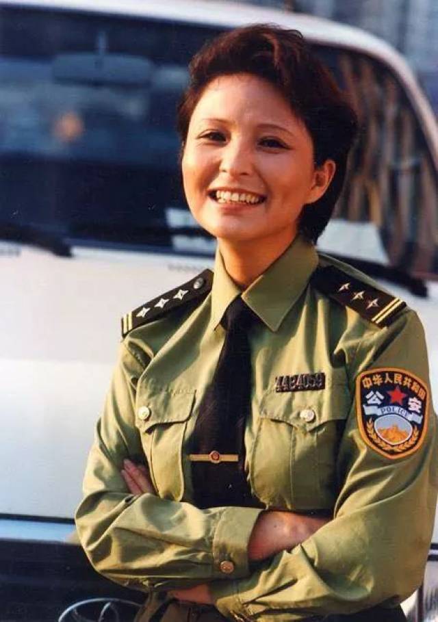 盖丽丽主演根据池莉小说《小姐你早》改变的电视剧《超越情感》
