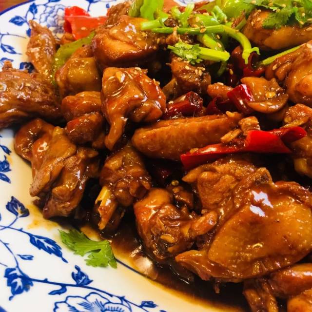 仅凭一道菜,淄博这家炒鸡店就征服了无数吃货们的胃!(内含福利)