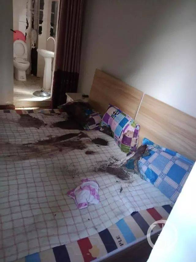盘龙城一小区出租房内现三具20多岁男尸!