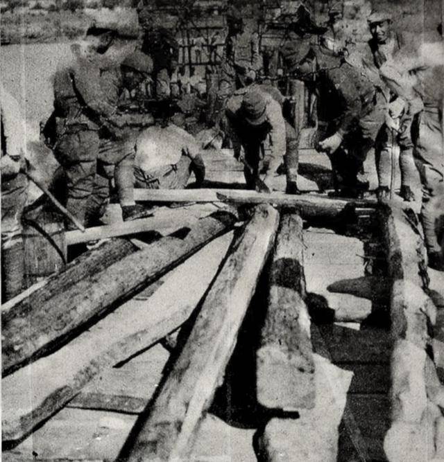 老照片中的沧桑史,80年前日寇抢修津浦铁路淮河大铁桥现场