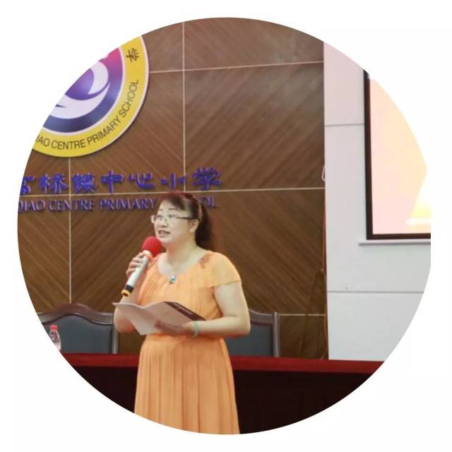 报告会由高桥镇中心小学校长,党支部书记方建君主持.