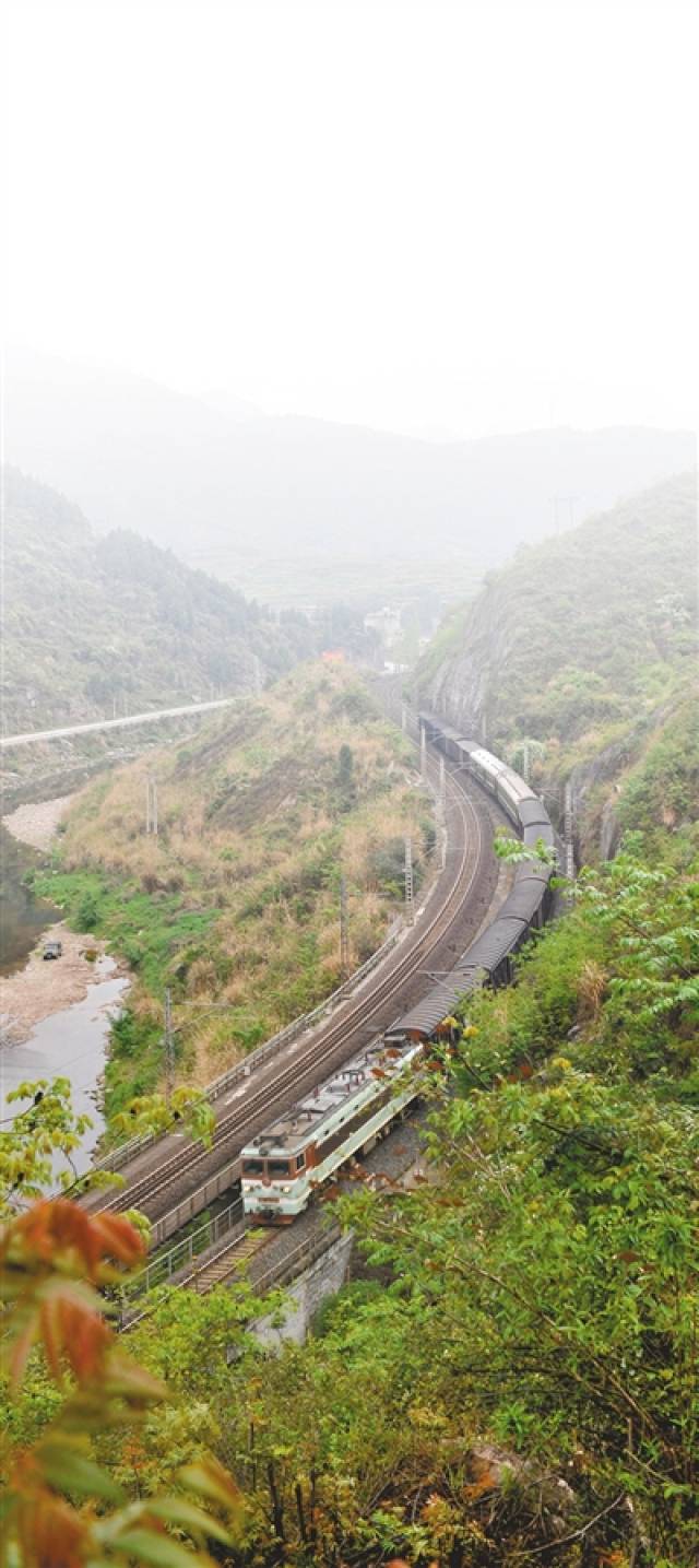 宝成铁路观音山展线图片