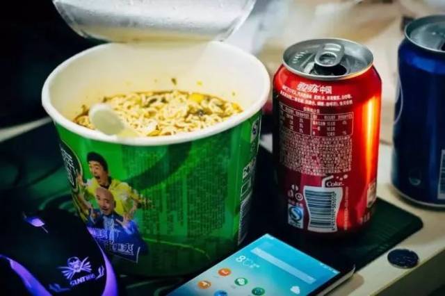 虎门人最爱的方便面和可乐竟然不能一起吃?小伙差点因此"爆肚"