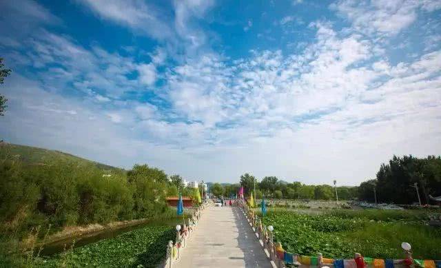 龙王庙旅游度假区位于大连市的北大门——瓦房店李官镇西北部,这里南