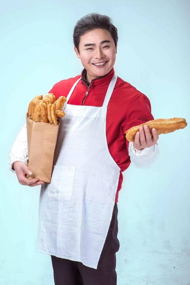 中央电视台《星光大道》栏目的"油条哥"王维忠