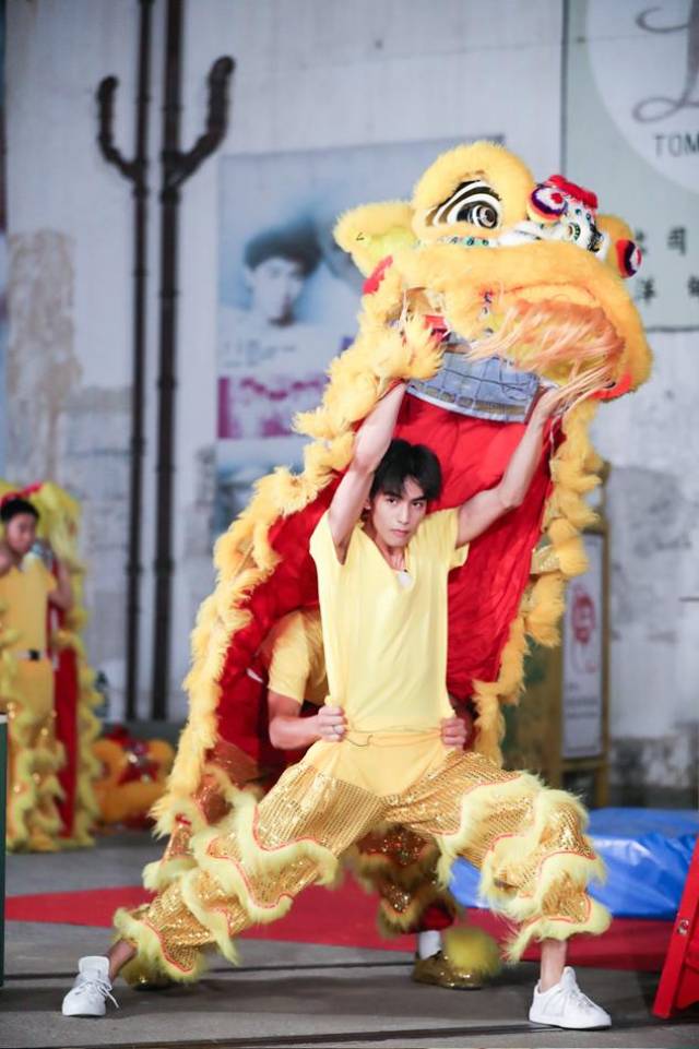 《高能》获《光明日报》点赞,王俊凯成舞狮少年