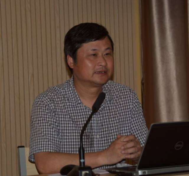 宁波市特殊教育中心学校李建峰校长介绍全市特殊教育发展情况为贯彻