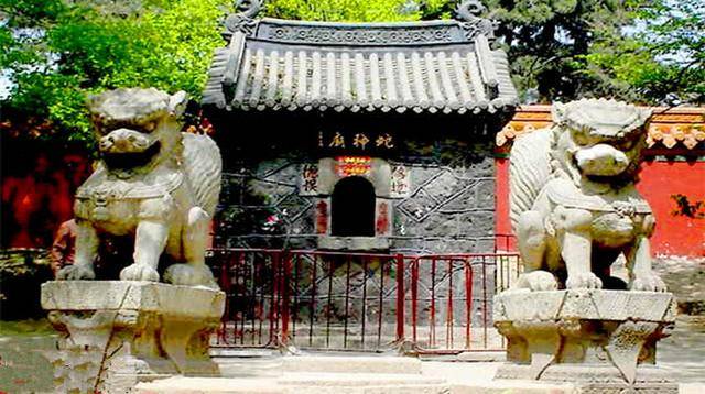 最后一个谜团则是蛇神庙的修复之谜.