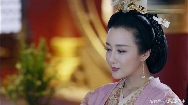 当年,晋武帝司马炎原本打算立大臣卫瓘的女儿为太子妃,但皇后和几位