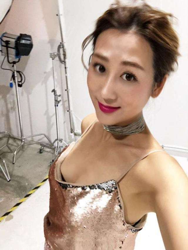 蒋丽莎5年生4个大女儿这么说她,12字回应情商太高了