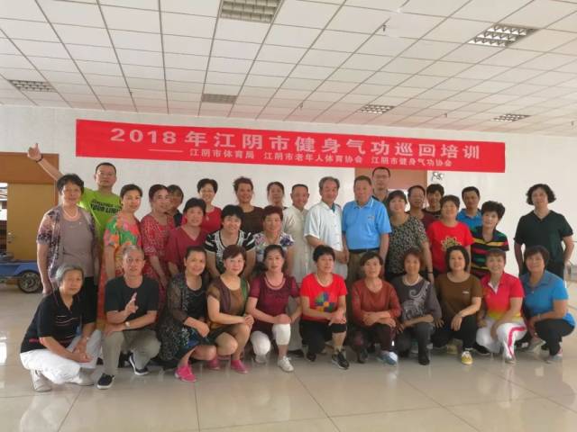 瑜伽团课：团体力量中的身心修炼