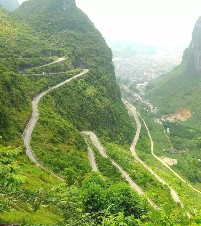 一个洼地一个村,广西这个地方,藏了条连老司机都腿抖的盘山公路