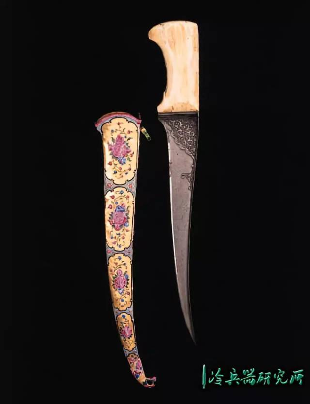 华丽与冷酷并存印度波斯地区专门对付铠甲的比什卡博兹匕首鉴赏