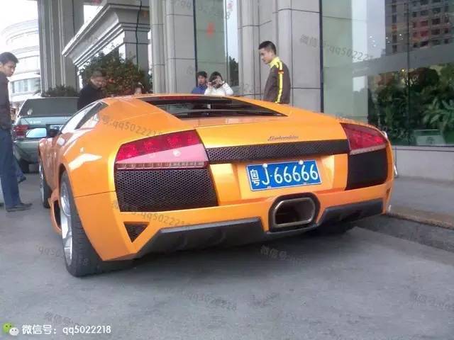 还是兰博基尼aventador,lp700-4,车牌是九五之尊,是当地最大的车号,配