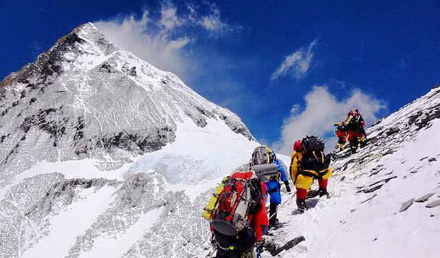 从这之后,世界各地的登山者纷纷挑战珠穆朗玛峰.