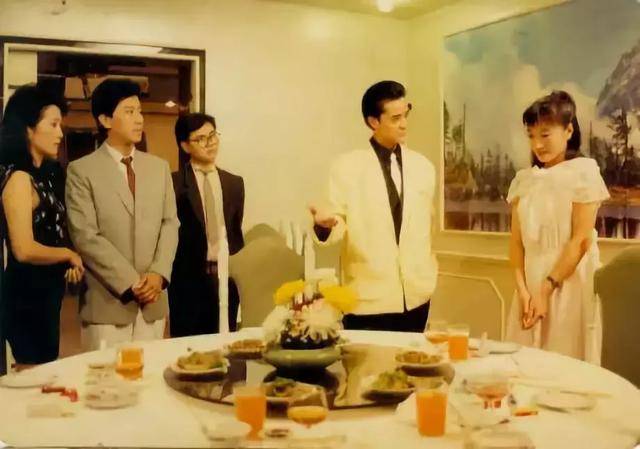 1987年,陈汝佳搭档艾敬作为男主角出演了电视剧《情魔》.