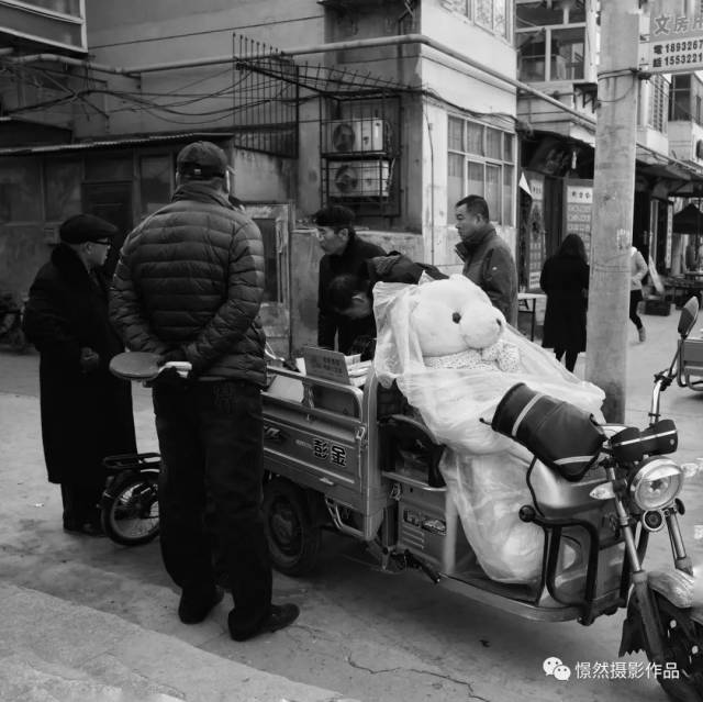 在"二线城市"保定,他拍摄的保定像极了90年代的小县城